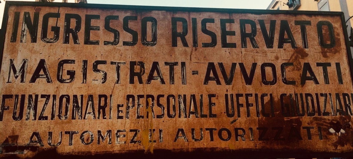 Zowel dwingend als aanvullend recht in het WVV van toepassing op ‘oude’ vennootschappen, verenigingen en&nbsp;stichtingen